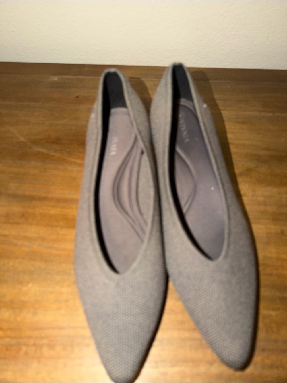 Women's Pointed Toe Flats in Gray